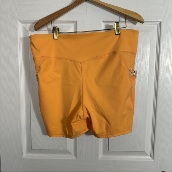 Fabletics size 2X Motion 365 tangerine colored yoga shorts, workout, gym - Picture 4 of 10